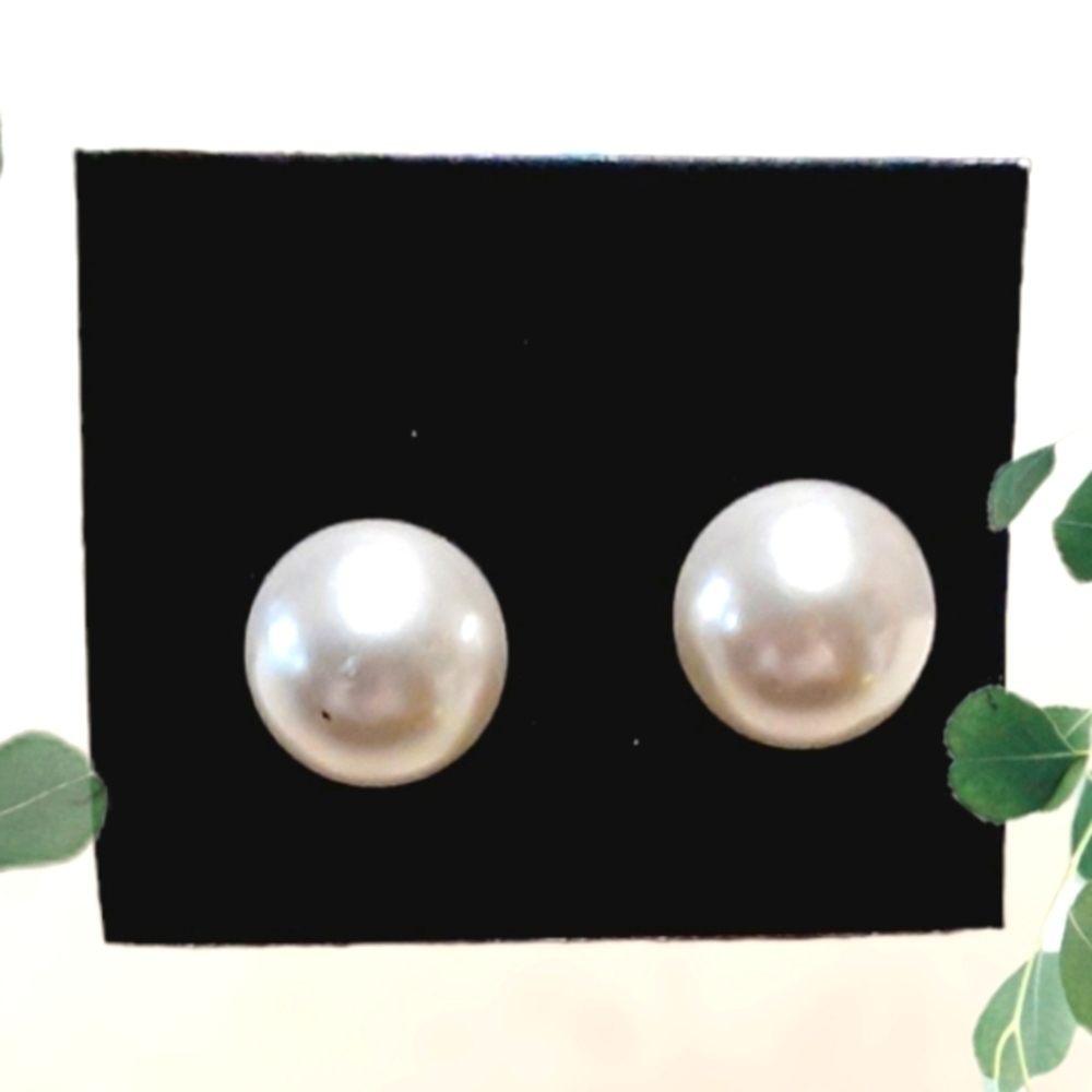 Faux Pearl‎ Stud Earrings